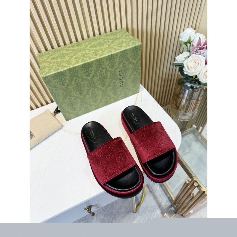 G*u*i slippers